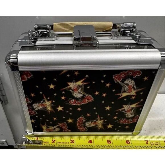 ⚡️SPRING CLEAN SALE⚡️ rare betty boop holographic metal bag with strap - Picture 8 of 9